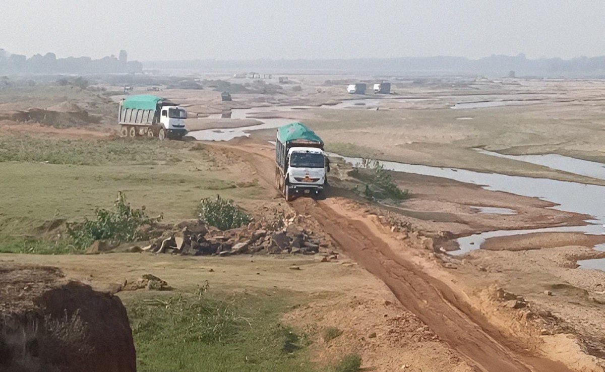 अवैध खनन पर लगेगी लगाम! खनिज विभाग ने बना दी इतनी लंबी दीवार कि अब कैसे जाओगे उस पार...