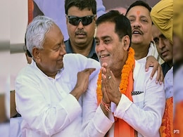 Nitish Kumar's Chopper Runs Out Of Fuel During Poll Campaign, Says Aide Nitish Kumar's Chopper Runs Out Of Fuel During Poll Campaign, Says Aide