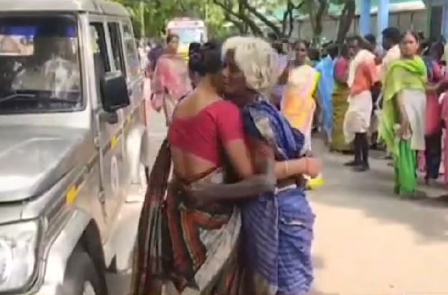 Video: No Wheelchair, Tamil Nadu Woman Carries Mother, 80, Inside Hospital