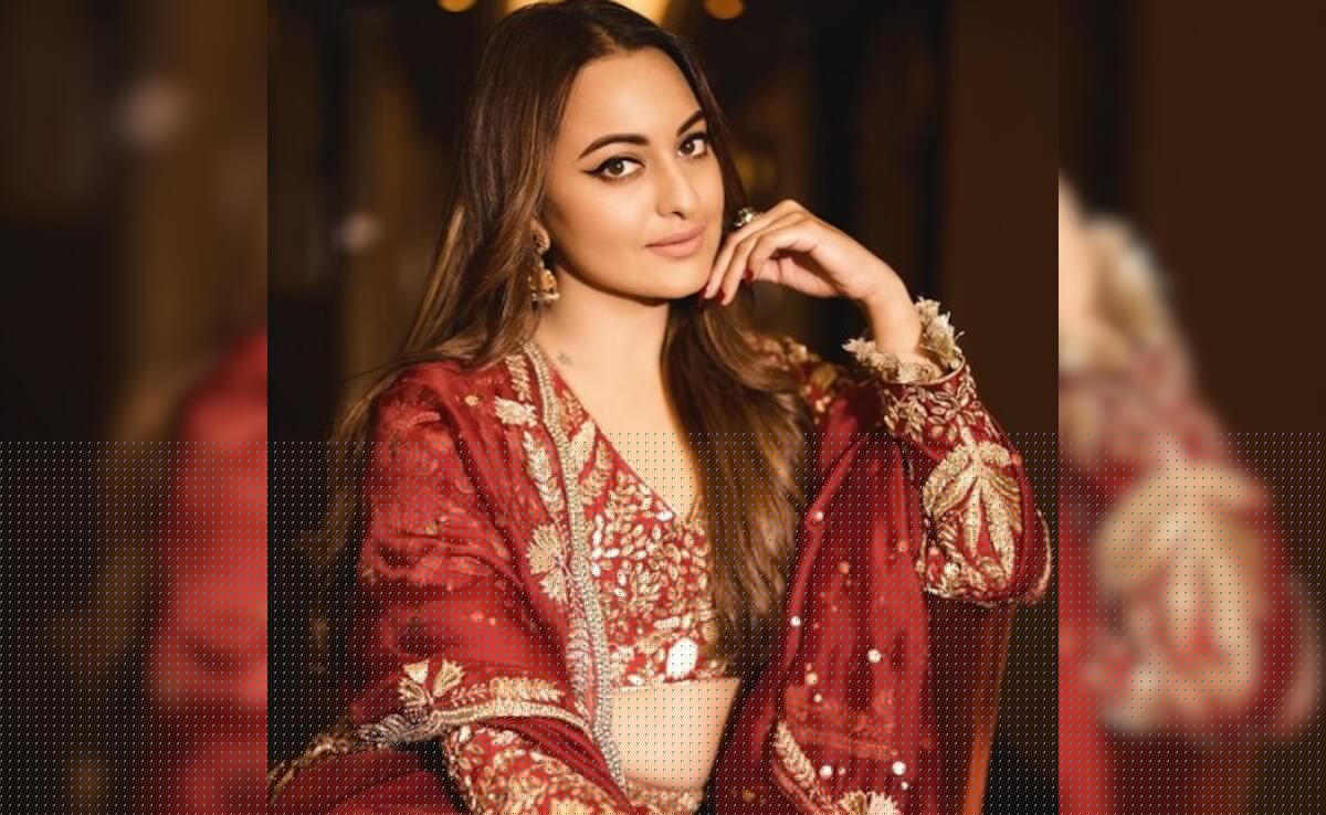 <i>Heeramandi</i> Star Sonakshi Sinha Says, "Some Directors Worship The Ground" Heroes Walk On