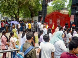 "खाली छोड़ दो...": टीचर ने NEET पेपर हल करने के लिए अभ्यर्थियों से मांगे 10 लाख रुपये "खाली छोड़ दो...": टीचर ने NEET पेपर हल करने के लिए अभ्यर्थियों से मांगे 10 लाख रुपये
