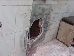 Thieves Drill Hole In Wall Of Delhi Shop, Rob Jewellery, CCTV Cameras Thieves Drill Hole In Wall Of Delhi Shop, Rob Jewellery, CCTV Cameras
