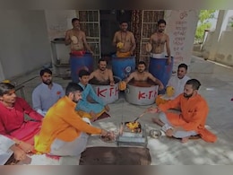 राजस्थान में गर्मी से त्राहिमाम, अच्छी बारिश के लिए पानी के भगोने में बैठकर पंडितों ने किया प्रजन्य यज्ञ, देखें Video राजस्थान में गर्मी से त्राहिमाम, अच्छी बारिश के लिए पानी के भगोने में बैठकर पंडितों ने किया प्रजन्य यज्ञ, देखें Video