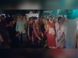Water Crisis: खंडवा में पेयजल संकट से गुस्साए लोगों ने कर दिया चक्का जाम, दिया ये अल्टीमेटम.. Water Crisis: खंडवा में पेयजल संकट से गुस्साए लोगों ने कर दिया चक्का जाम, दिया ये अल्टीमेटम..