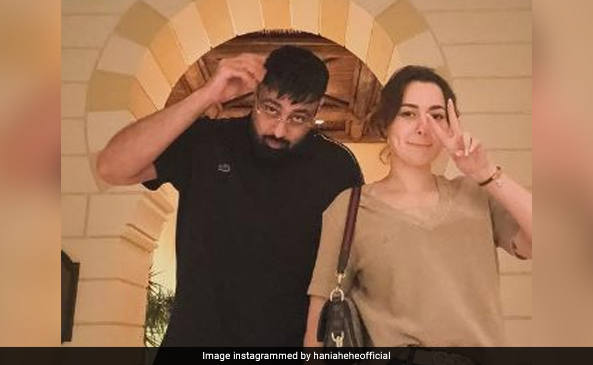 Pakistani Actor Hania Aamir On Dating Rumours With Badshah: "My Only Problem Is That I'm Not Married"