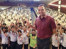 कोटा में डीएम ने ली कोचिंग छात्रों की क्लास, लाइफ और पढ़ाई से जुड़े सवालों का दिया जवाब