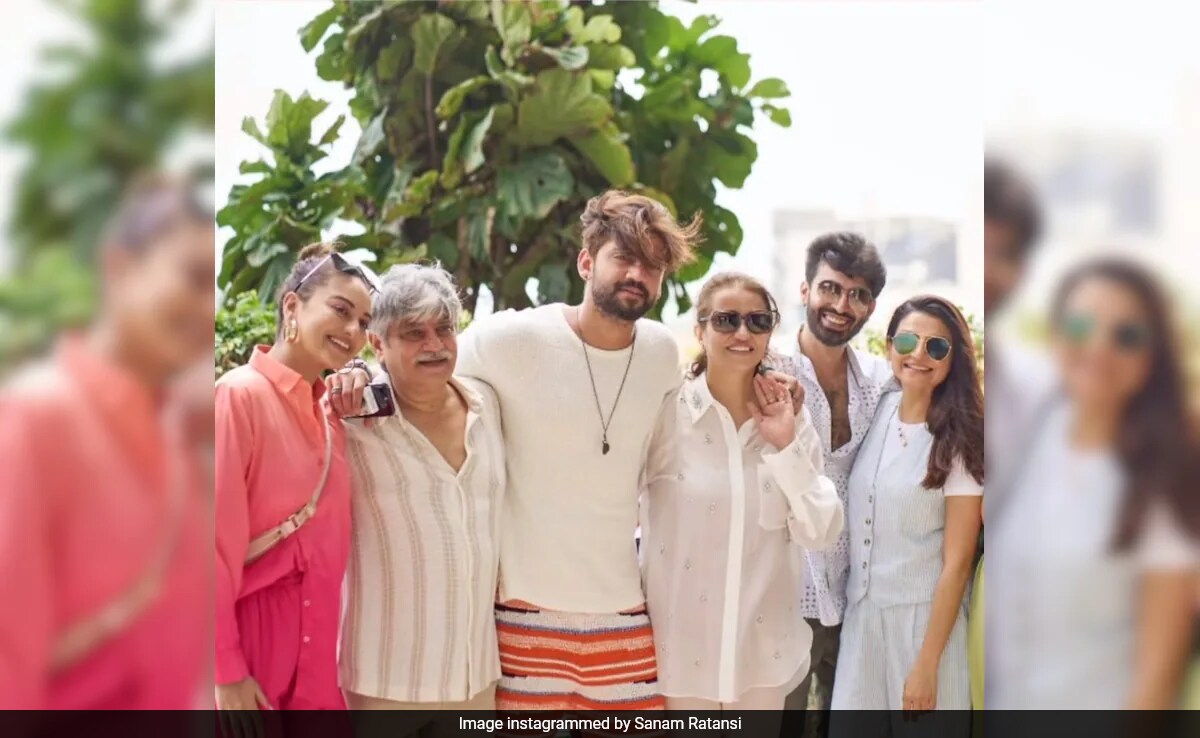 Crazy Viral: Sonakshi Sinha's Famjam Moment With Zaheer Iqbal's Parents And Sister Ahead Of Wedding