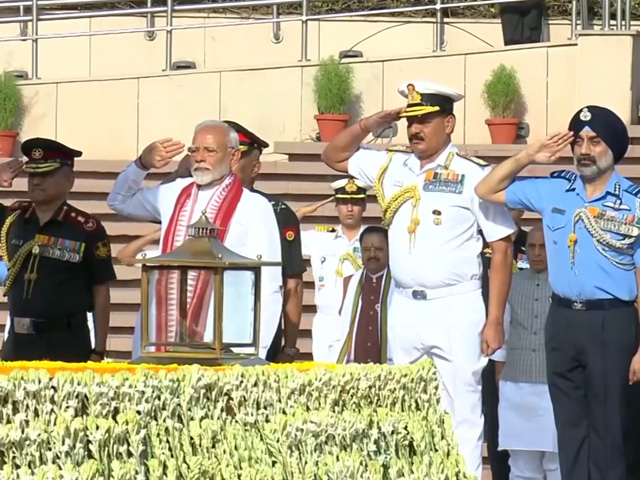 PM Modi Pays Tribute To Heroes At National War Memorial