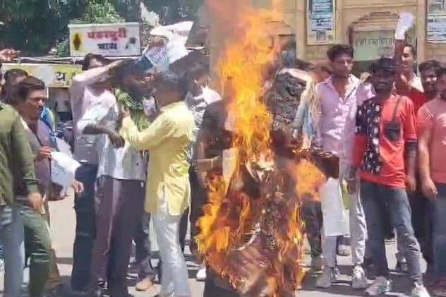 जैसलमर में भी किया शिक्षा मंत्री का विरोध जैसलमर में भी किया शिक्षा मंत्री का विरोध