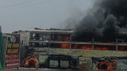 Chhattisgarh: 35 यात्री को लेकर जा रही बस बनी आग का गोला, Video देख दहल जाएगा दिल