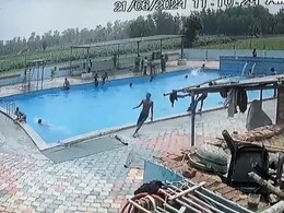 UP: स्विमिंग पूल से बाहर निकला लड़का, चलते-चलते गिरा और फिर हो गई मौत