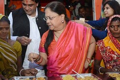 8 रूपए में मिलता है भर पेट खाना जानिए लोगों ने क्या कहा? | Annapoorna Rasoi