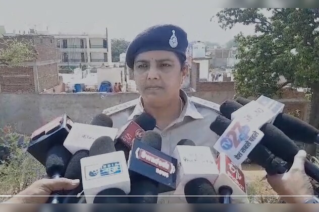 प्रीति भार्गव, टीआई थाना गिरवाई मामले पर मीडिया को जानकारी देती हुईं. प्रीति भार्गव, टीआई थाना गिरवाई मामले पर मीडिया को जानकारी देती हुईं.