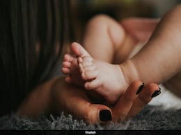 US Woman Welcomes Twins Born 6 Months Apart And 1,400 Km Away US Woman Welcomes Twins Born 6 Months Apart And 1,400 Km Away