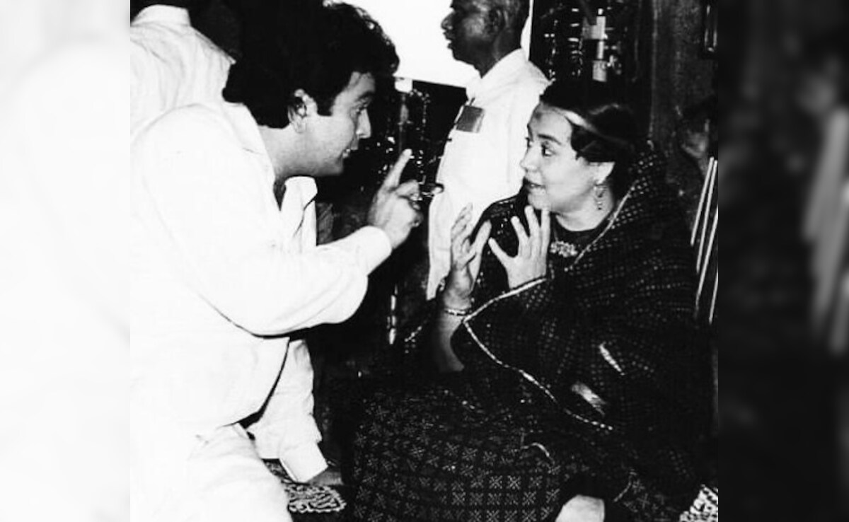 Farida Jalal On Playing Rishi Kapoor's Mom In Henna: "Was Older Than Him By Two Or Five Years"