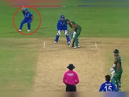 "क्रिकेट की भावना ...", कोच का इशारा पाते ही मैदान पर 'एक्टिंग" करने लगा अफगान खिलाड़ी, ऑस्ट्रेलियाई खिलाड़ी बर्दाश्त नहीं कर पाया