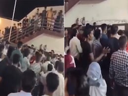 चिकन बिरयानी में नहीं था लेगपीस, गुस्साए बारातियों ने किया हंगामा, एक-दूसरे पर फेंकी कुर्सियां-प्लेटें, जमकर हुई मारपीट चिकन बिरयानी में नहीं था लेगपीस, गुस्साए बारातियों ने किया हंगामा, एक-दूसरे पर फेंकी कुर्सियां-प्लेटें, जमकर हुई मारपीट