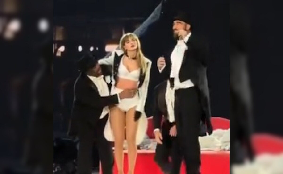 Taylor Swift’s Boyfriend Travis Kelce Makes Surprise Appearance Onstage At London Concert Taylor Swift’s Boyfriend Travis Kelce Makes Surprise Appearance Onstage At London Concert