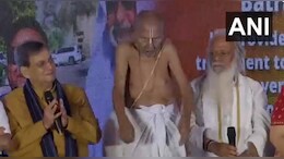 कोण आहेत 127 वर्षांचे योग गुरु स्वामी शिवानंद ? PM मोदी देखील आहेत फॅन