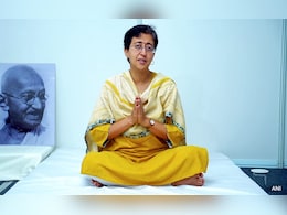 तबीयत बिगड़ने के बाद जल संकट पर आतिशी का अनिश्चितकालीन अनशन खत्म, AAP सांसद पीएम मोदी को लिखेंगे पत्र तबीयत बिगड़ने के बाद जल संकट पर आतिशी का अनिश्चितकालीन अनशन खत्म, AAP सांसद पीएम मोदी को लिखेंगे पत्र