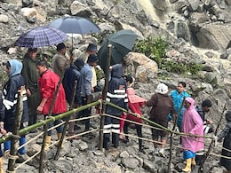 सिक्किम में 64 और पर्यटकों को किया गया रेस्क्यू, ऑपरेशन अब भी जारी; खराब मौसम से आ रही परेशानी