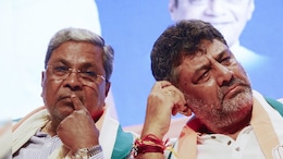'Step Down, Make Way For DK Shivakumar,' Vokkaliga Seer Urges Siddaramaiah