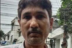 NEET पेपर लीक: मुख्य आरोपी Sanjeev Mukhiya के घर NDTV, संजीव मुखिया के माता-पिता ने क्या कहा? NEET पेपर लीक: मुख्य आरोपी Sanjeev Mukhiya के घर NDTV, संजीव मुखिया के माता-पिता ने क्या कहा?