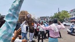 MP Nursing Scam : छात्रों ने फूंका CBI का पुतला, कॉलेज पर लगाए मारपीट के आरोप