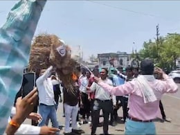 MP Nursing Scam : छात्रों ने फूंका CBI का पुतला, कॉलेज पर लगाए मारपीट के आरोप MP Nursing Scam : छात्रों ने फूंका CBI का पुतला, कॉलेज पर लगाए मारपीट के आरोप