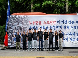 Samsung Workers' Go On 1st Strike In South Korea Over Paid Leaves Samsung Workers' Go On 1st Strike In South Korea Over Paid Leaves