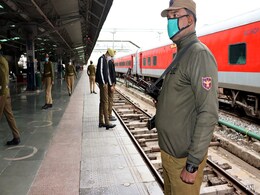 Woman's Body Cut Into Two Pieces And Stuffed In Bags Found In Train In Indore Woman's Body Cut Into Two Pieces And Stuffed In Bags Found In Train In Indore