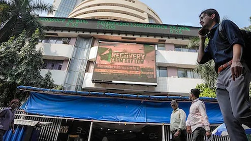 Stock Market Today: शेयर बाजार में आज हल्की बढ़त, सेंसेक्स 100 अंक चढ़ा, निफ्टी 25,200 के पार