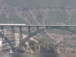 दुनिया के सबसे ऊंचे ब्रिज पर चली ट्रेन, कश्मीर से जुड़ी भारतीय रेल दुनिया के सबसे ऊंचे ब्रिज पर चली ट्रेन, कश्मीर से जुड़ी भारतीय रेल