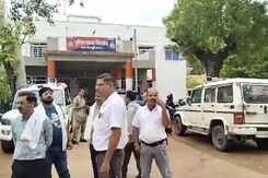 शिवपुरी: अवैध कब्जा छुड़ाने गई राजस्व टीम पर हमला, बनाया बंधक