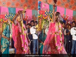 मौत आ जाए लेकिन इतना कॉन्फिडेंस न आए...दुल्हन ने किया ऐसा जोरदार डांस, दूल्हे के घरवालों को लगा 440 वॉट का झटका मौत आ जाए लेकिन इतना कॉन्फिडेंस न आए...दुल्हन ने किया ऐसा जोरदार डांस, दूल्हे के घरवालों को लगा 440 वॉट का झटका