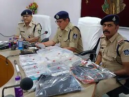 बुर्का पहनकर घर में घुसे चोर ! लाखों के जेवर लेकर हुए फुर्र, CCTV ने खोला राज बुर्का पहनकर घर में घुसे चोर ! लाखों के जेवर लेकर हुए फुर्र, CCTV ने खोला राज