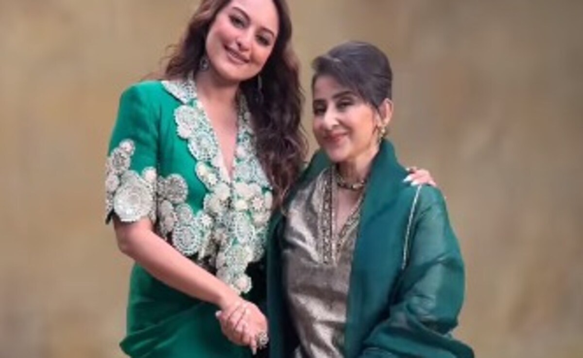 Sonakshi Sinha-Zaheer Iqbal Wedding: Manisha Koirala Sends "Best Wishes" To <I>Heeramandi</I> Co-Star