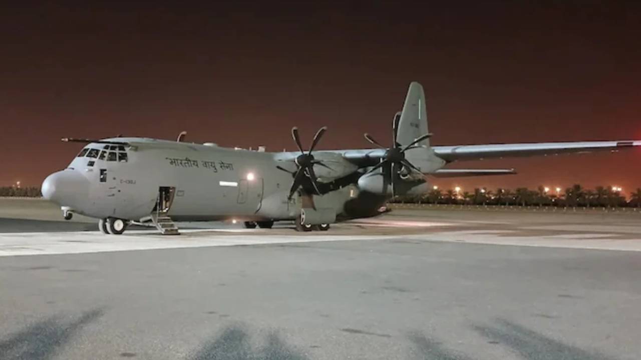 Kuwait Fire: कुवैत से 45 भारतीयों के शव लेकर कोच्चि पहुंचा विमान