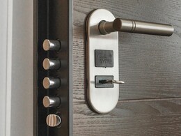 अब आपके हाथों में होगी घर की सेफ्टी, अमेज़न पर 80% की छूट पर खरीदें स्मार्ट डोर लॉक कैमरे