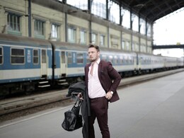 Myntra पर Louis Philippe, Van Heusen समेत अन्य ब्रांड्स की प्रीमियम फॉर्मल शर्ट पर 30% तक की छूट का आनंद लें