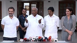 Priyanka Gandhi के वायनाड से 'पॉलिटिकल डेब्यू' पर BJP का तंज, कांग्रेस ने जताई खुशी, जानें कैसा रहा है राजनीतिक जीवन