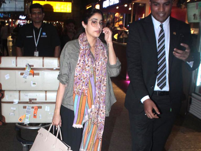 Celeb Airport Spotting, Featuring Janhvi Kapoor