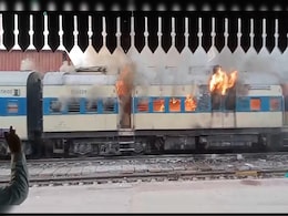 Fire Breaks Out In Coaches Of Patna-Jharkhand Passenger Train In Bihar Fire Breaks Out In Coaches Of Patna-Jharkhand Passenger Train In Bihar