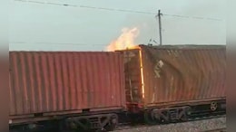 Rajasthan Train Fire: झालावाड़ रोड रेलवे स्टेशन पर मालगाड़ी के डब्बे में ब्लास्ट के बाद लगी आग, बड़ा हादसा टला