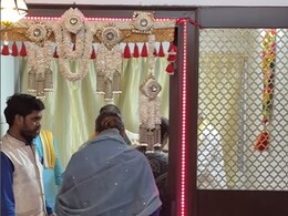 शादी से ठीक एक रात पहले सोनाक्षी सिन्हा के घर पर दिखी खूब रौनक, यहां देखें दुल्हन के घर के सारे वीडियो