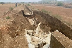 डिंडोरी: भ्रष्टाचार की भेंट चढ़ी ये  सिंचाई परियोजना, कौन जिम्मेदार? डिंडोरी: भ्रष्टाचार की भेंट चढ़ी ये  सिंचाई परियोजना, कौन जिम्मेदार?