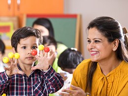 बच्चों को प्ले स्कूल भेजने की यह है सही उम्र, खेलते-खेलते ही बहुत कुछ सीखने लगते हैं बच्चे बच्चों को प्ले स्कूल भेजने की यह है सही उम्र, खेलते-खेलते ही बहुत कुछ सीखने लगते हैं बच्चे
