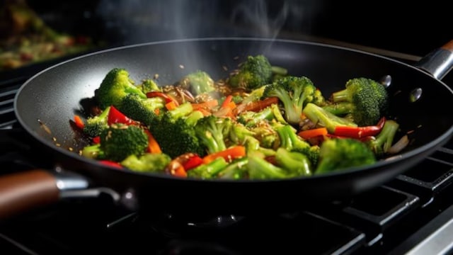 Cookware made from steel, glass, ceramic, cast iron, and carbon steel are the best materials