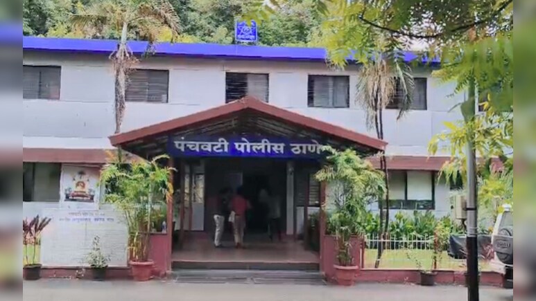 नाशिकमध्ये अघोरी कृत्य करणाऱ्या एकाला अटक, प्लास्टिकच्या मानवी कवट्याही आढळल्या नाशिकमध्ये अघोरी कृत्य करणाऱ्या एकाला अटक, प्लास्टिकच्या मानवी कवट्याही आढळल्या