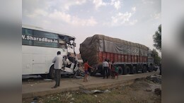 Rajasthan: नशे में धुत ड्राइवर ने बस को सड़क पर खड़े ट्रक में टकराई, 32 लोग घायल, दो की हालत गंभीर